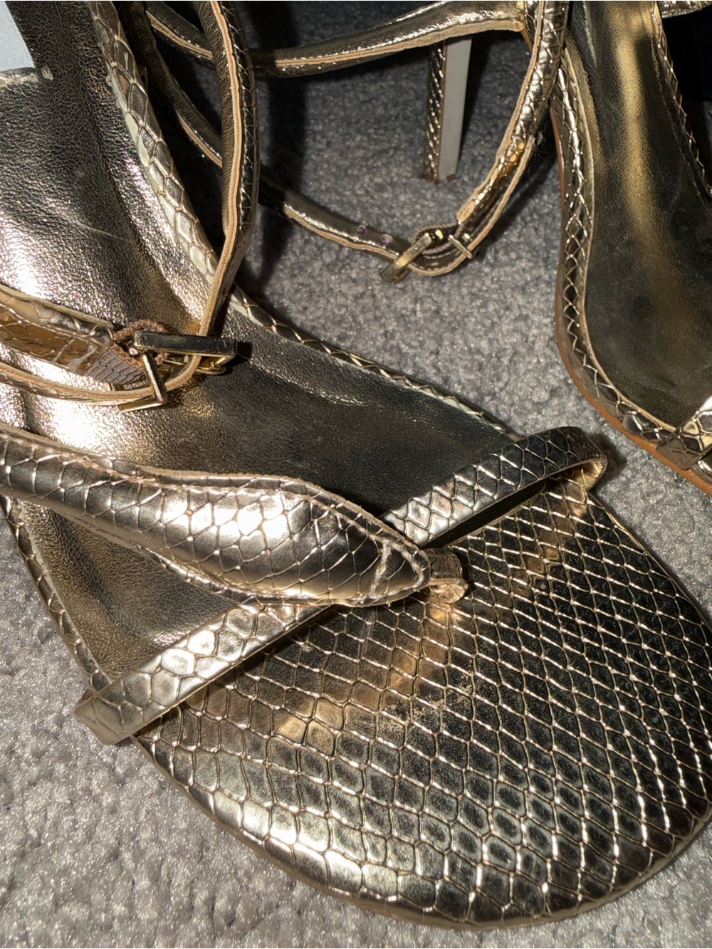 Steve Madden Scalia Metallic Gold Snake-Embossed Spiral Strap Heels. Size: 9.5 - Picture 8 of 13